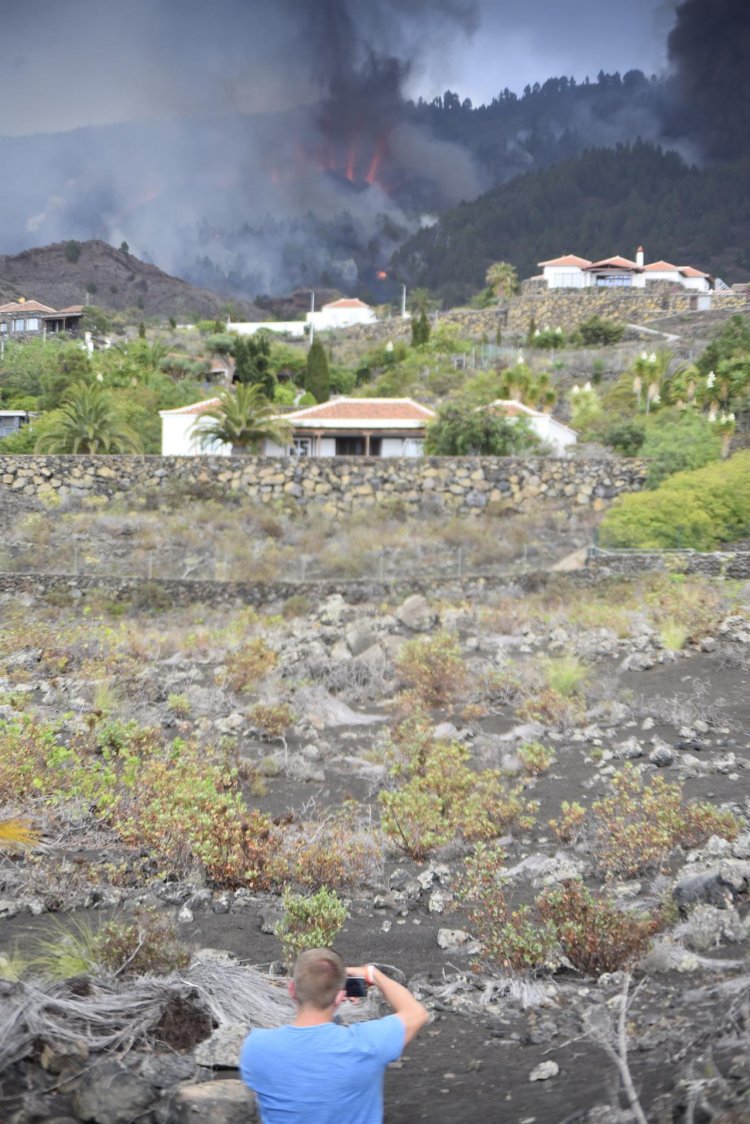 Abonan otros 1,2 millones a empresas y autónomos afectados por el volcán