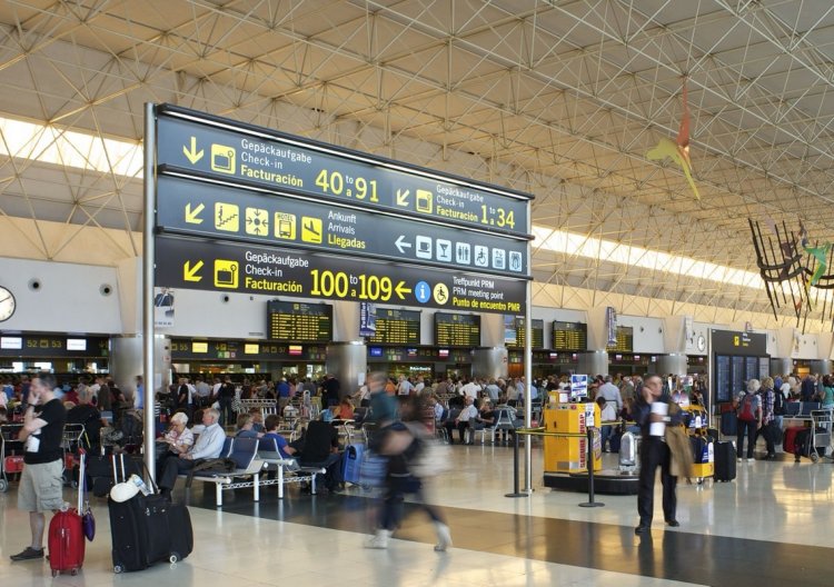 Los aeropuertos españoles recuperarán el tráfico previo a pandemia a final 2025