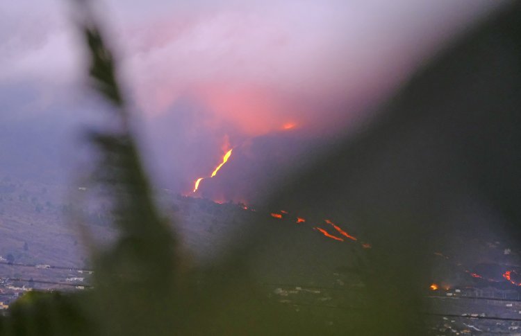 El volcán presenta estabilidad tras 40 días de erupción, pero mantiene su fuerza