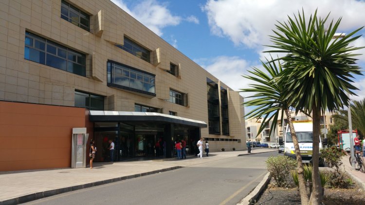 «El Hospital de Fuerteventura tiene servicios cerrados por falta de personal”