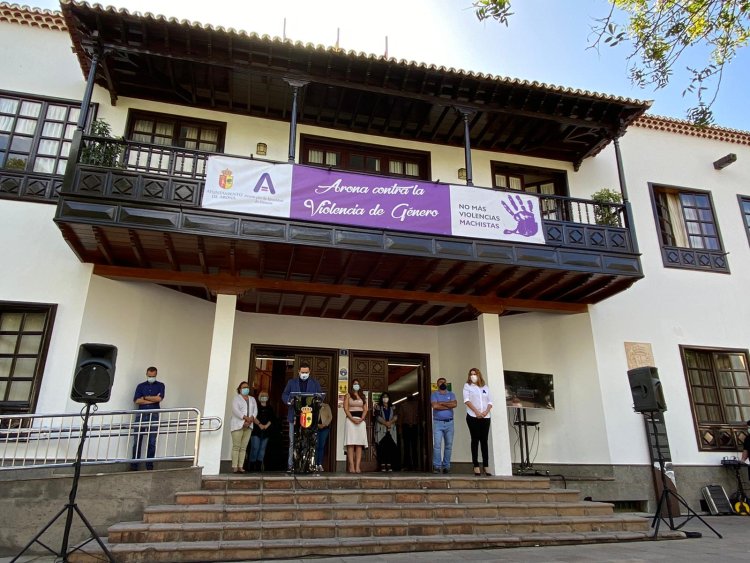 Arona crea ‘Espacios violetas’ en las bibliotecas para concienciar sobre la violencia de género