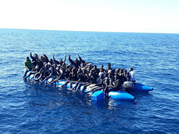 Canarias ha recibido 18.021 migrantes, 9 % más, pero la llegada se ralentiza