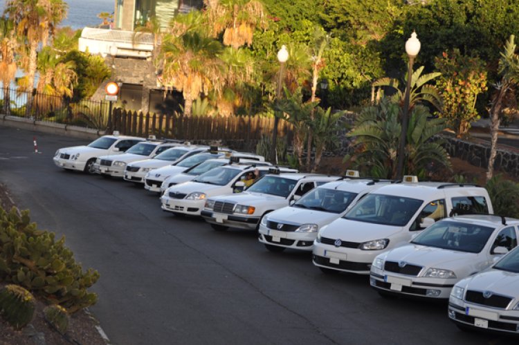 Acuerdan disminuir la flota de taxis al 50 % en Santa Cruz de Tenerife