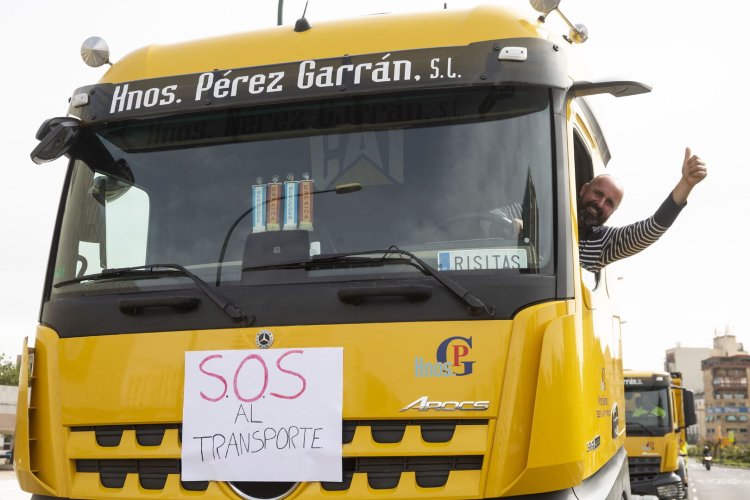 La patronal del transporte suspende su paro tras descolgarse Tenerife