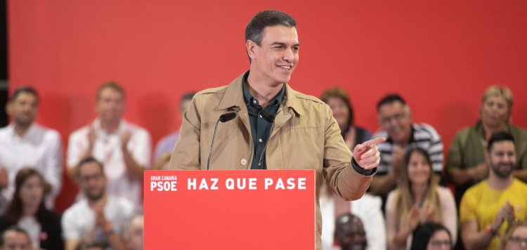 El CIS aumenta hasta los cuatro puntos la ventaja del PSOE y hunde a Vox