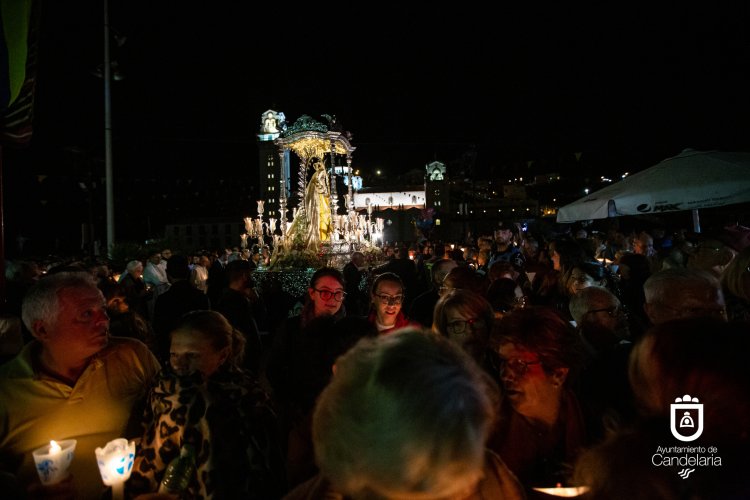 La candela de la Patrona de Canarias alumbra el mes de febrero en Candelaria